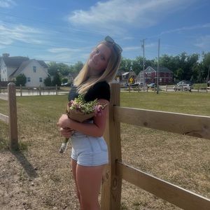 Meet your Posher, Malia